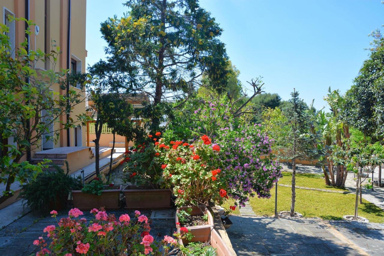 B&B Il Canto Del Mare Pulsano Buitenkant foto