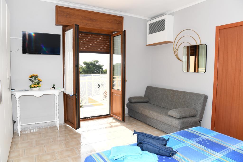 B&B Il Canto Del Mare Pulsano Buitenkant foto